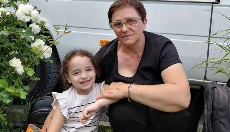 Dirljiva priča iz Kiseljaka: U spomen na svoju majku, mala Ema krenula je pješice svetom Anti zajedno s bakom