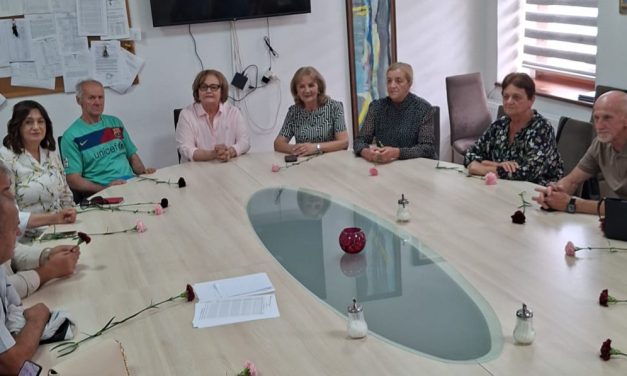 Zlatni jubilej u Kiseljaku: Trgovačka škola proslavila 50 godina mature