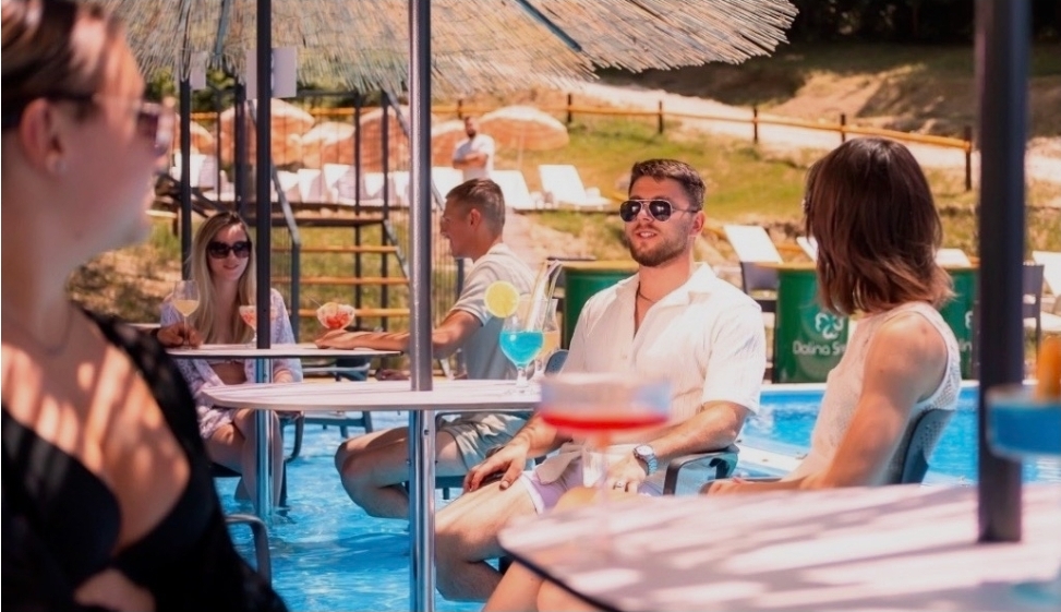 Bosanski Maldivi u Vitezu otvaraju vrata: Besplatan ulaz, jedinstveni Pool Bar na vodi i pjena partyji svakog dana