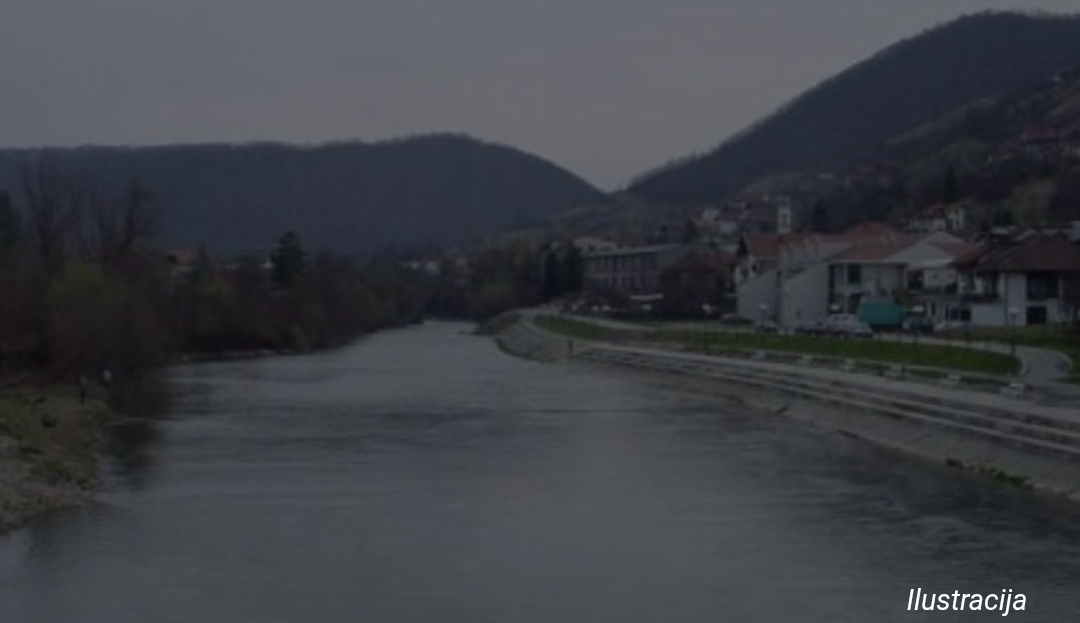 Pronađeno beživotno tijelo žene u rijeci Fojnici, policija vrši očevid