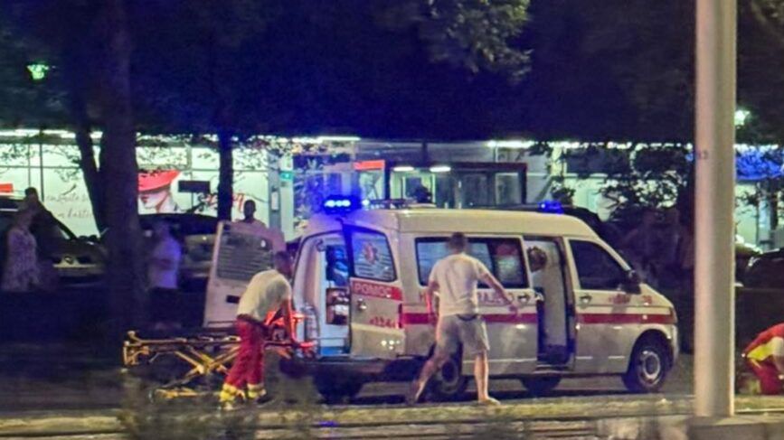 Preminuo mladić koji je pao sa krova automobila tijekom proslave u Sarajevu