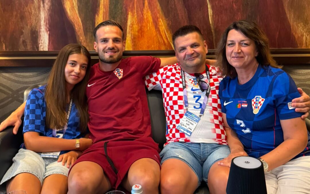 KREŠEVO IMA SVOG VATRENOG! Emotivan susret Marina Pongračića s rodnim krajem, obitelji i navijačima