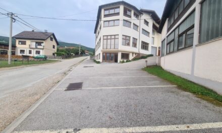 Poslovni prostor za zakup: 1.200 m2, Kreševo, Polje