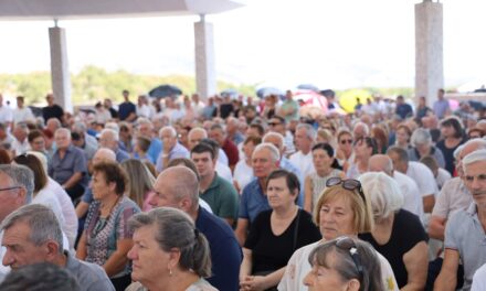 Više od 20.000 križeva čuva sjećanje – na Groblju mira odana počast žrtvama totalitarnih režima