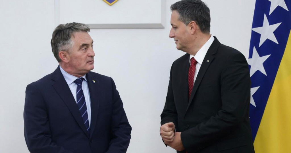 VIDEO Komšić i Bećirović “brane” državu blokadom autoceste kod Mostara