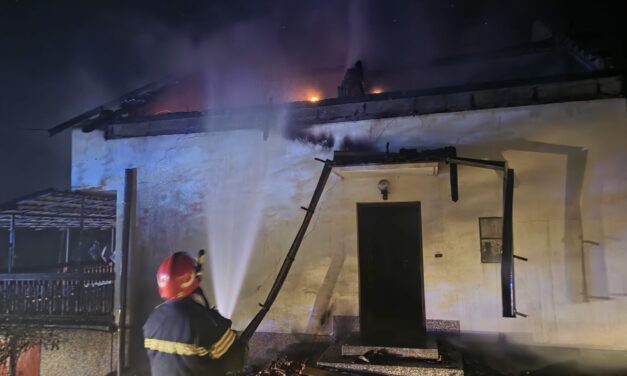 POŽAR U LEPENICI: Gori obiteljska kuća u Azapovićima, kiseljački vatrogasci na terenu