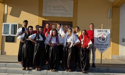 HKUD “Gromiljak” oduševio publiku igrama sarajevskog polja na smotri folklora u Balegovcu