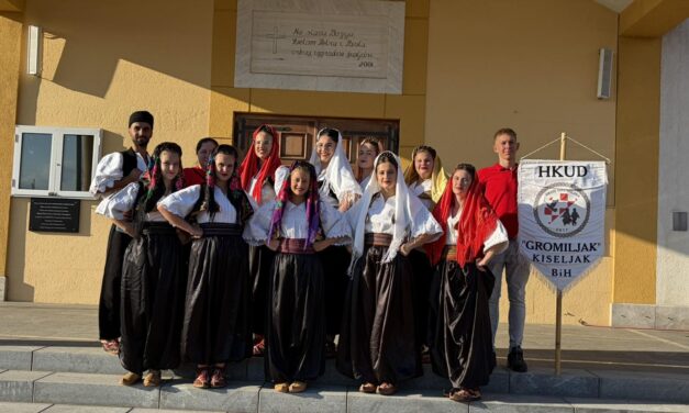 HKUD “Gromiljak” oduševio publiku igrama sarajevskog polja na smotri folklora u Balegovcu