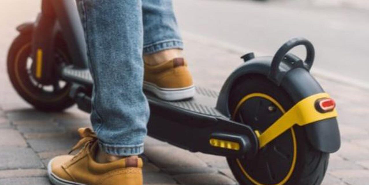 Užas u Hercegovini: Naletio električnim romobilom na ženu, nanio joj teške ozljede oka pa pobjegao
