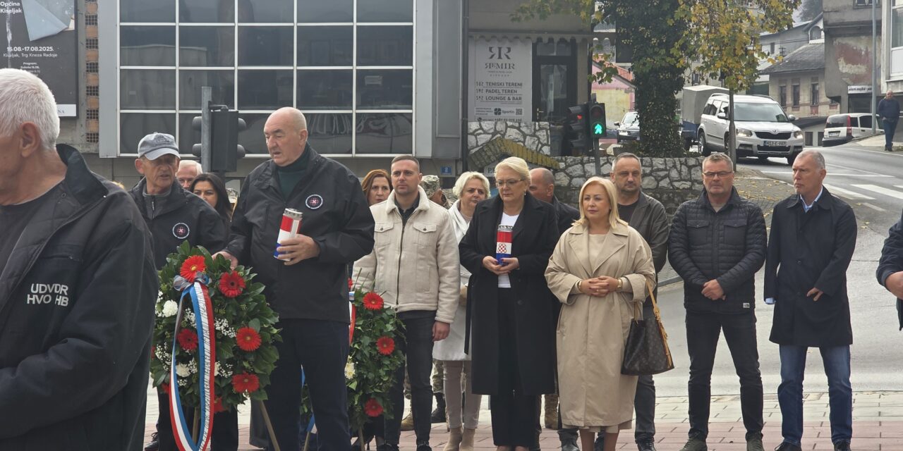 Kiseljak: Održano polaganje vijenaca i odavanje počasti poginulim braniteljima povodom Svih svetih i Dušnog dana