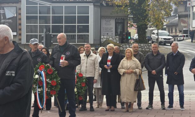 Kiseljak: Održano polaganje vijenaca i odavanje počasti poginulim braniteljima povodom Svih svetih i Dušnog dana