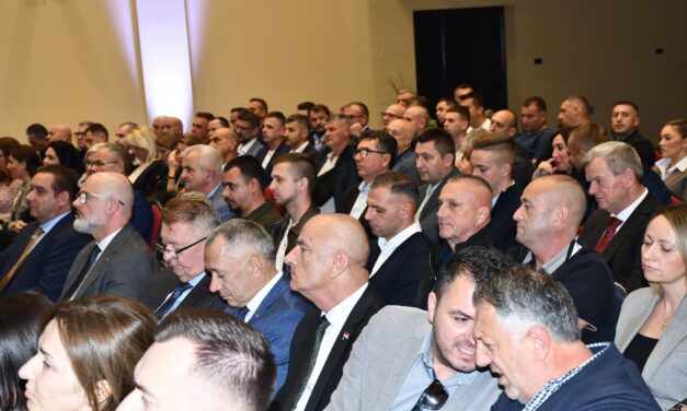 Fond za zaštitu okoliša Federacije BiH na konferenciji „Zajedno do rasta – kreditna i grant sredstva za gospodarstvo“ u Vitezu: Predstavljene mogućnosti financiranja održivih i zelenih projekata u gospodarstvu